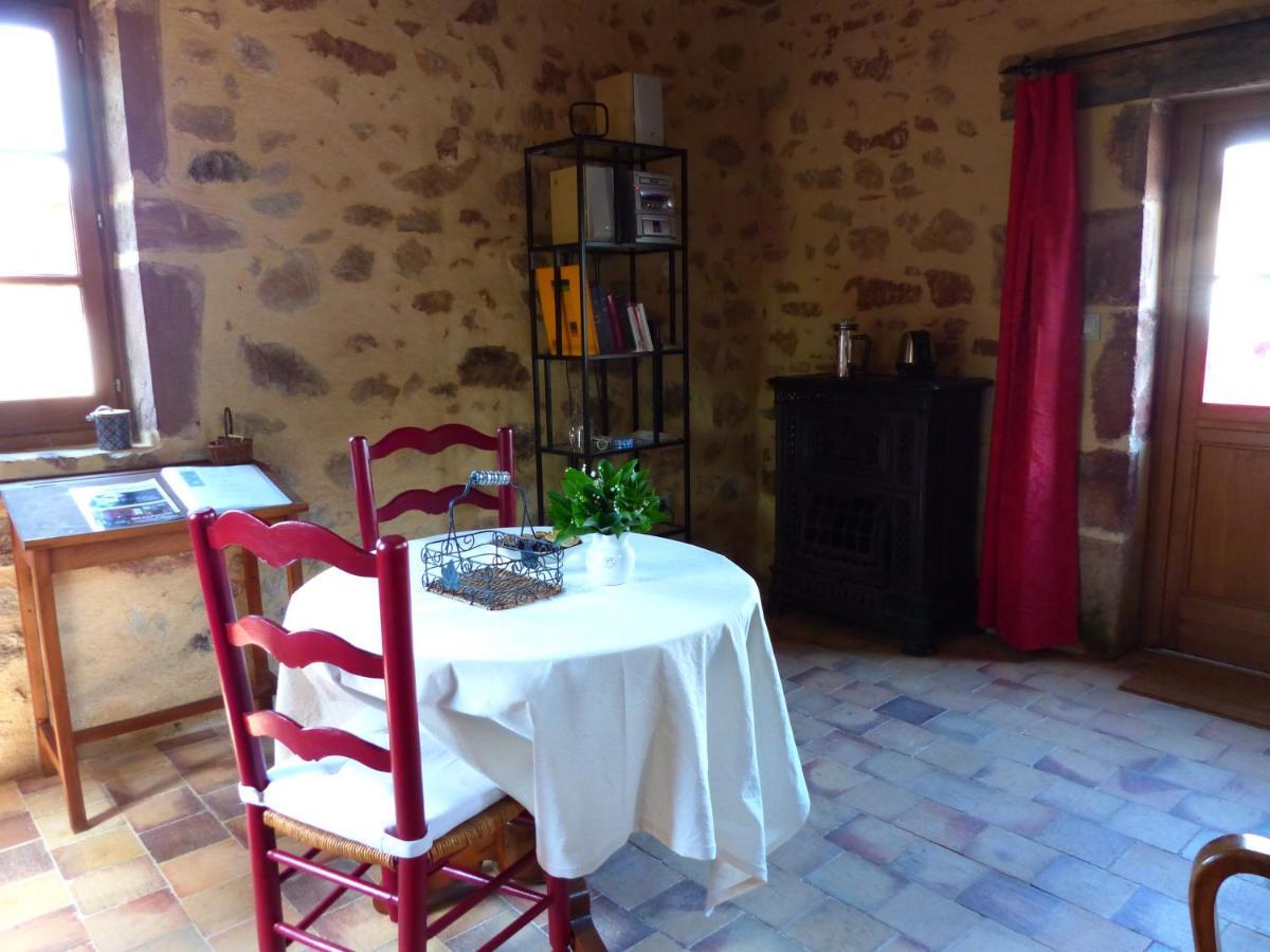 L'Abrejou Bed & Breakfast Le Donjon Exterior photo